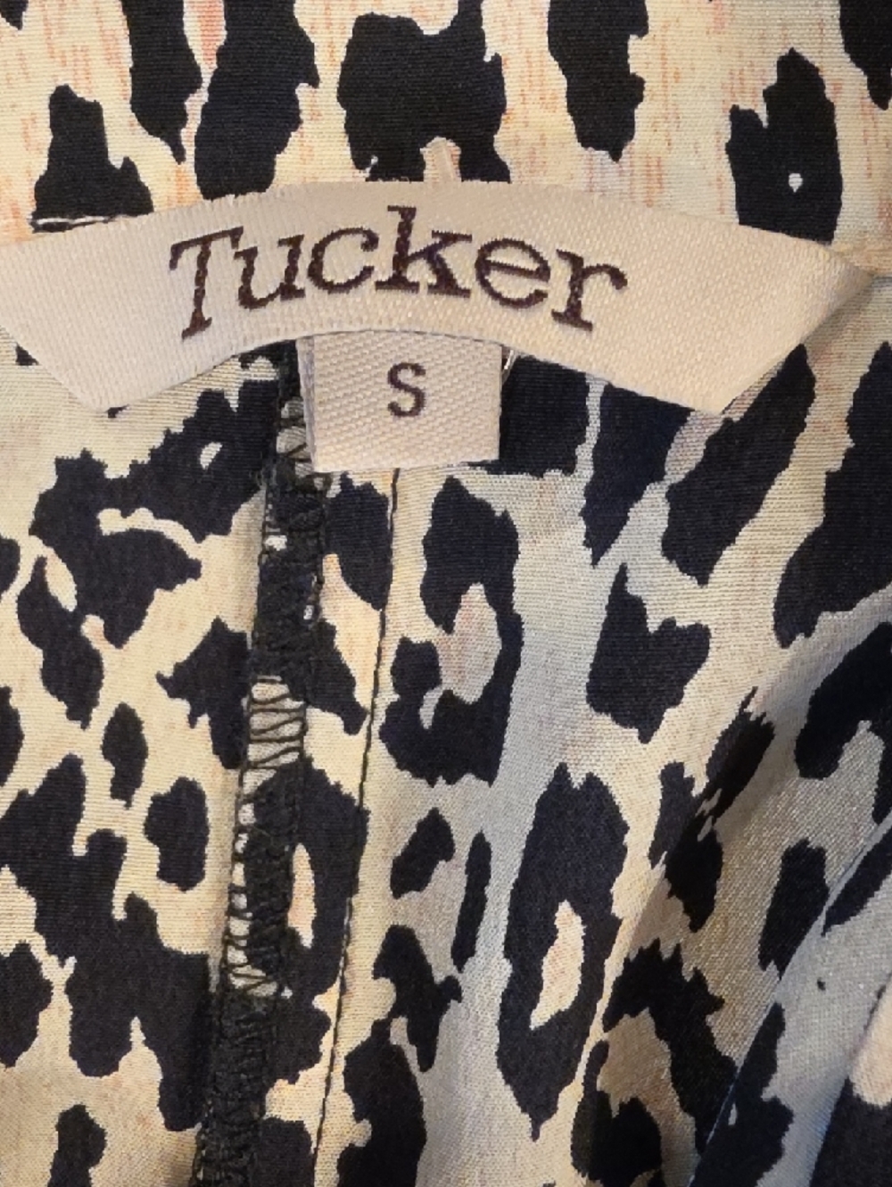 Tucker Leopard Print Deep-V Jumpsuit in Cream & Black 100% silk size S EUC - Picture 10 of 11
